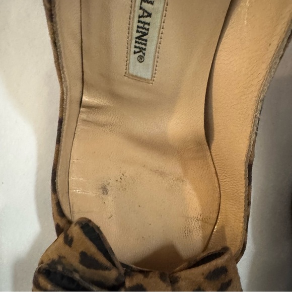 Manolo Blahnik Leopard print suede Bow heels - Picture 3 of 11